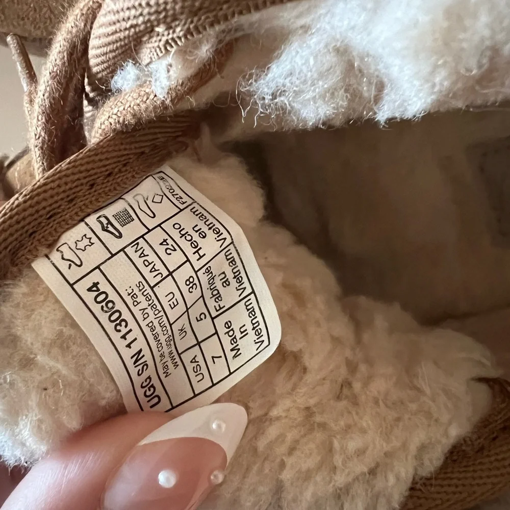 UGG Platform - Picture 3 of 4